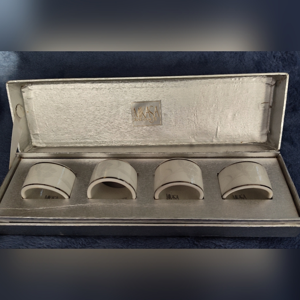 NWT! Vintage Mikasa Bone China Napkin Rings (Set Of 4)